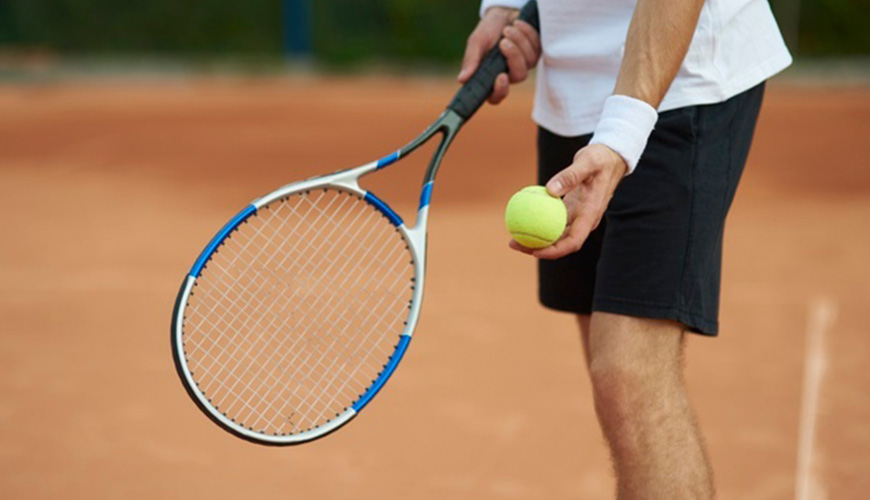 Entenda como jogar tênis ajuda o corpo e a mente 